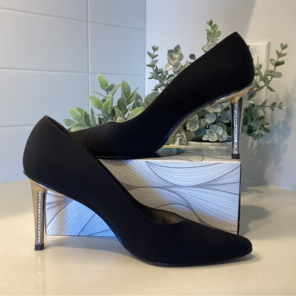 Stuart Weitzman Elegant Black Pumps W Silver Spike Rhinestone Heels Sz 7